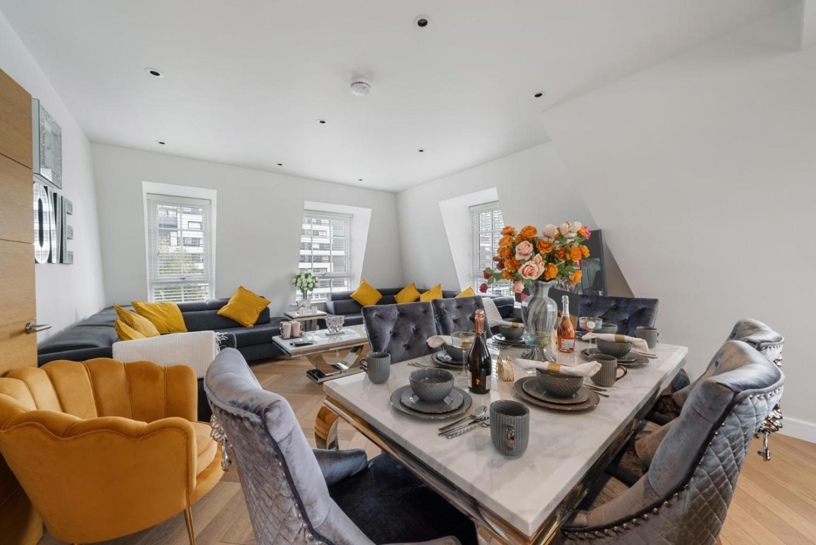Elegant 3-Bedroom Penthouse In Marble Arch 70 Londra Exterior foto