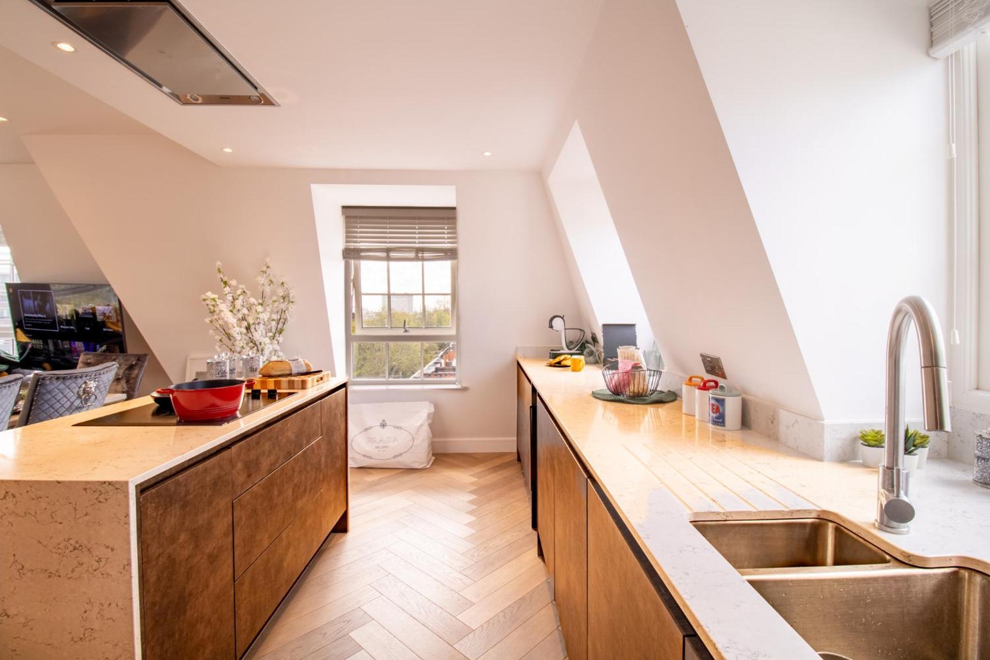 Elegant 3-Bedroom Penthouse In Marble Arch 70 Londra Exterior foto