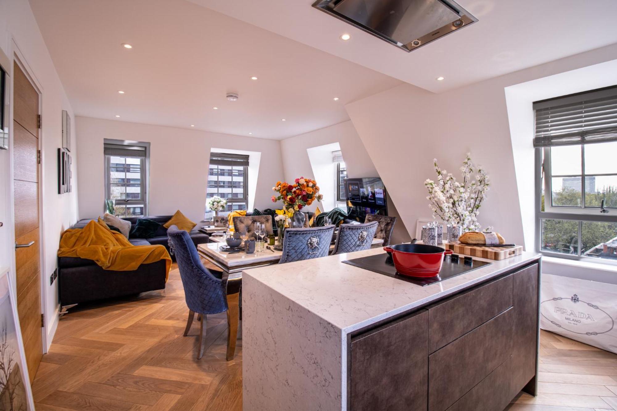 Elegant 3-Bedroom Penthouse In Marble Arch 70 Londra Exterior foto