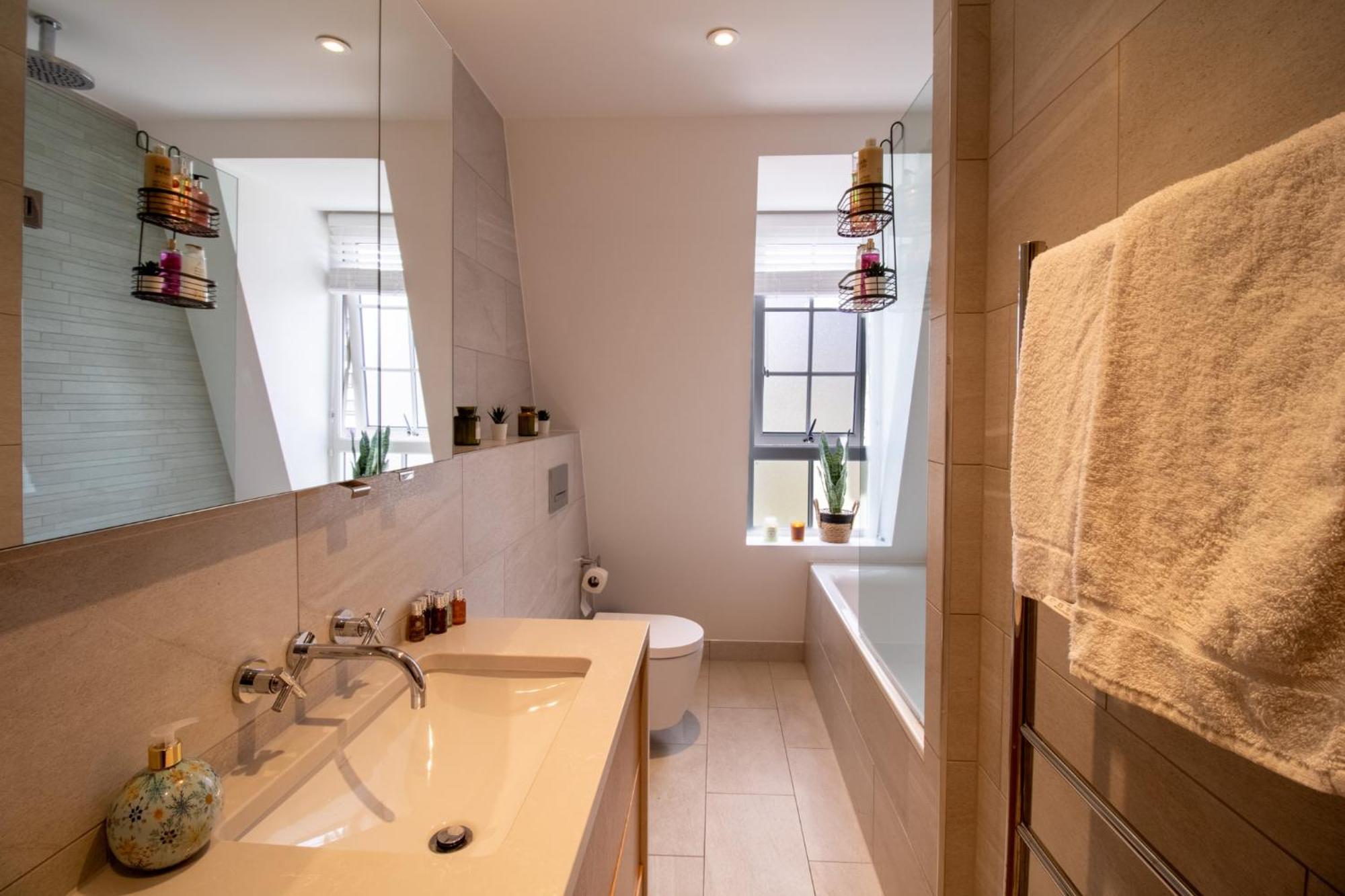 Elegant 3-Bedroom Penthouse In Marble Arch 70 Londra Exterior foto