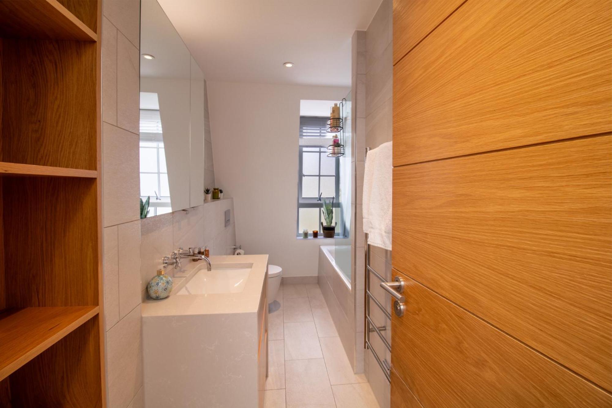 Elegant 3-Bedroom Penthouse In Marble Arch 70 Londra Exterior foto